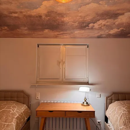 Art And Elegance, Family Friendly 2bedroom Near Frankfurt Airport, Free Parking *