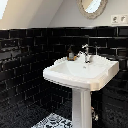 Art And Elegance, Family Friendly 2bedroom Near Frankfurt Airport, Free Parking Appartement Floersheim am Main