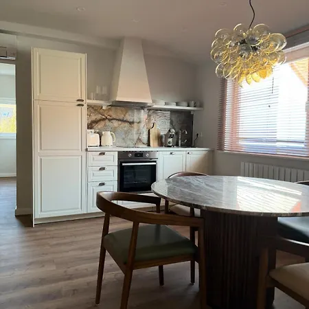 Art And Elegance, Family Friendly 2bedroom Near Frankfurt Airport, Free Parking Apartmán Floersheim am Main