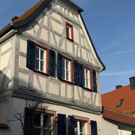 Art And Elegance, Family Friendly 2bedroom Near Frankfurt Airport, Free Parking Apartment