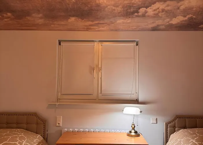 Art And Elegance, Family Friendly 2bedroom Near Frankfurt Airport, Free Parking *