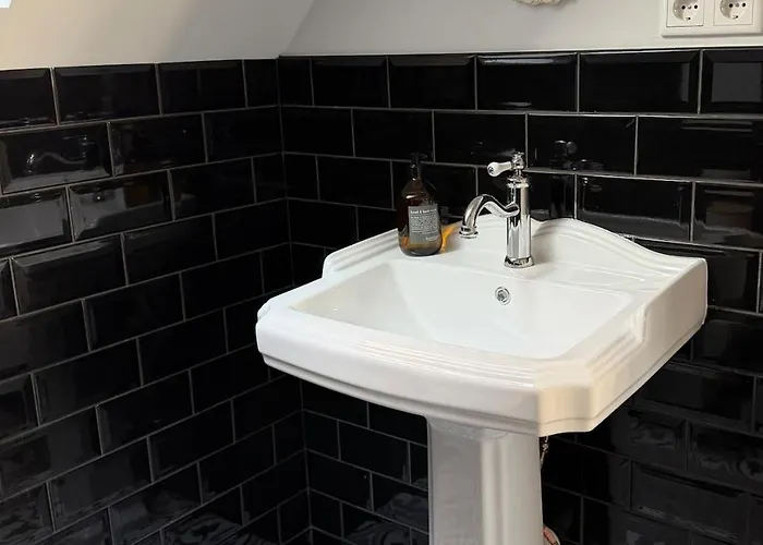 Art And Elegance, Family Friendly 2bedroom Near Frankfurt Airport, Free Parking Apartment Floersheim am Main