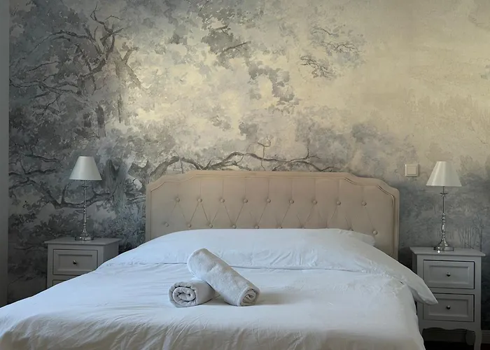 Art And Elegance, Family Friendly 2bedroom Near Frankfurt Airport, Free Parking * Floersheim am Main