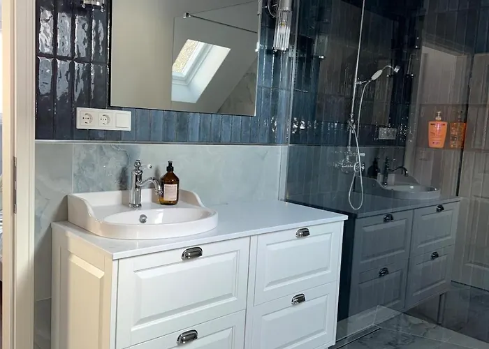 Art And Elegance, Family Friendly 2bedroom Near Frankfurt Airport, Free Parking Floersheim am Main