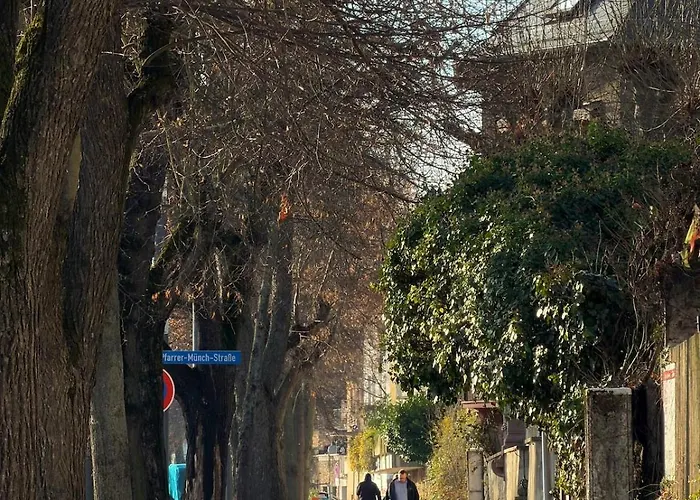 Art And Elegance, Family Friendly 2bedroom Near Frankfurt Airport, Free Parking Apartment *